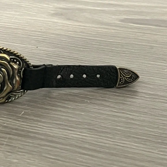 Leather and Bronze Buckle Bracelet with Flowers, Black and White Gemstones - Picture 9 of 10